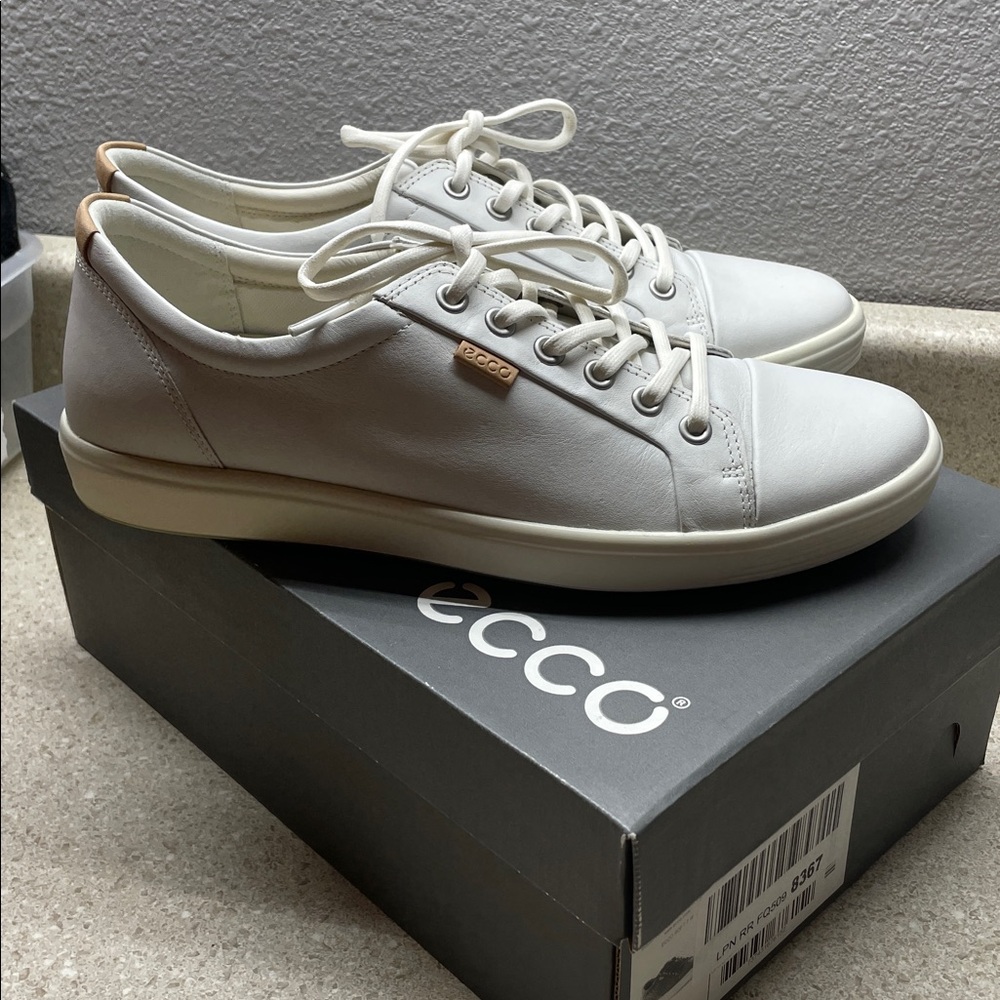 Ecco Leather Casual Sneakers New in box Sz 7 W